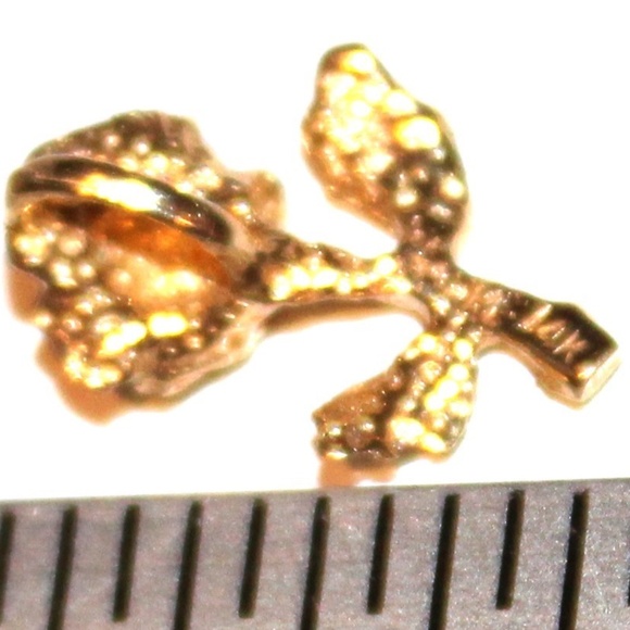 Solid 14K yellow gold marked 14K rose flower pendant - Picture 1 of 4